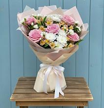 Букет цветов из:  Гвоздики, Орхидеи и Розы в Ярцево