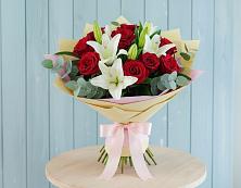 Букет цветов из:  Лилии и Розы в Ярцево