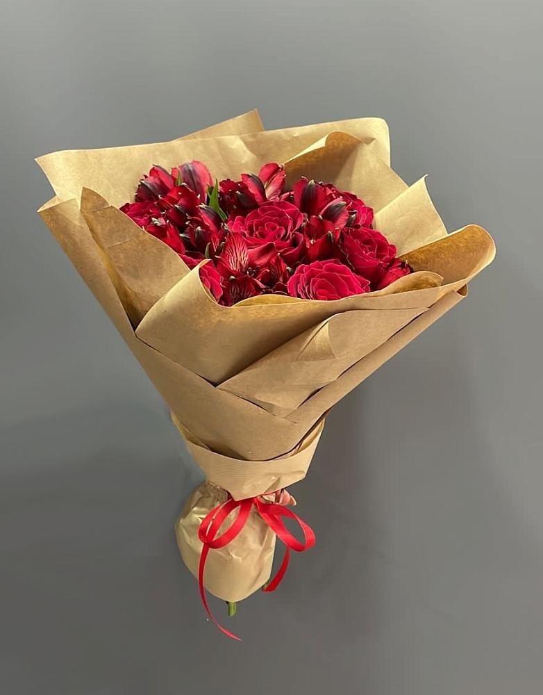 Букет цветов из: Альстромерии и Розы в Ярцево