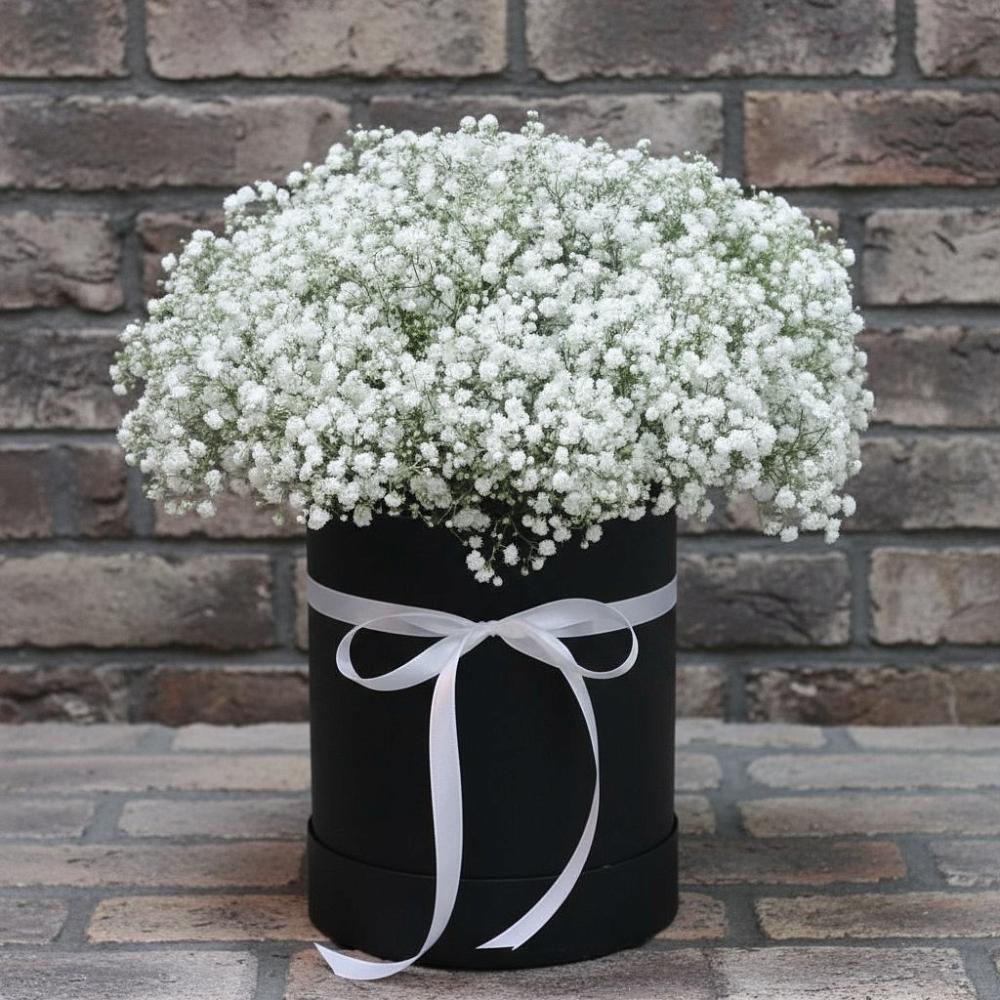 Цветочная композиция из Гипсофила в шляпной коробке в Ярцево