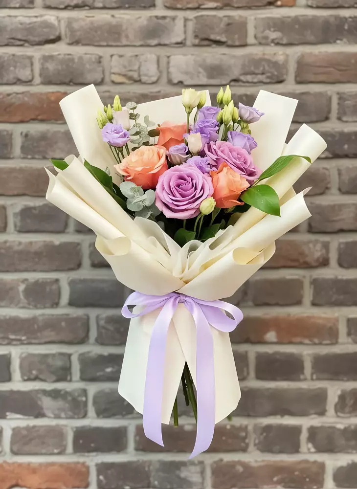 Букет цветов из: Лизиантусы и Розы в Ярцево