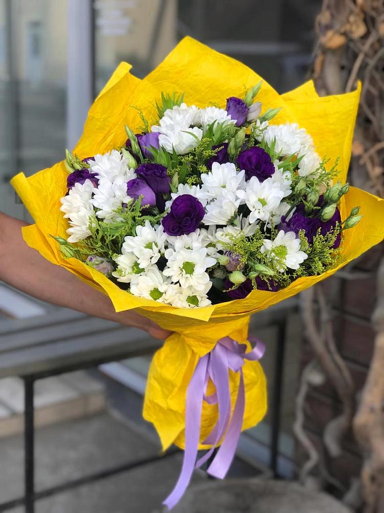 Букет цветов из: Ирисы, Хризантемы и Ромашки в Ярцево