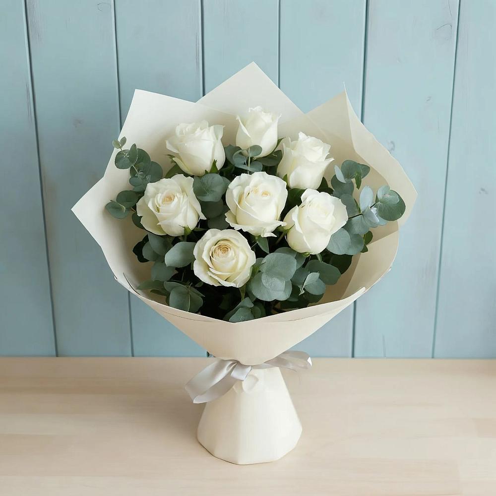 Букет Белые розы в Эвкалипте в Ярцево