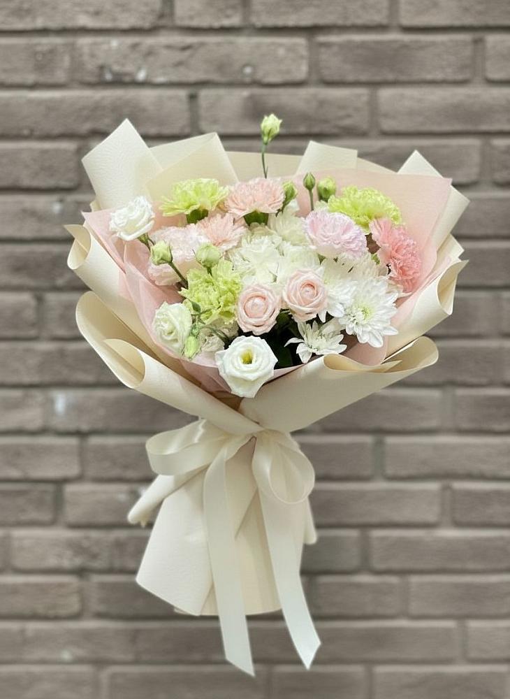 Букет цветов из: Гвоздики, Розы, Лизиантусы и Хризантемы в Ярцево