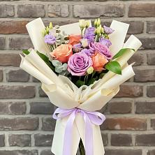 Букет цветов из:  Лизиантусы и Розы в Ярцево