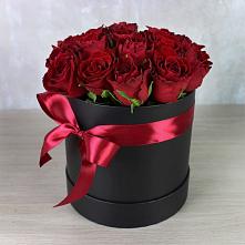 Цветочная композиция из Розы в шляпной коробке в Ярцево