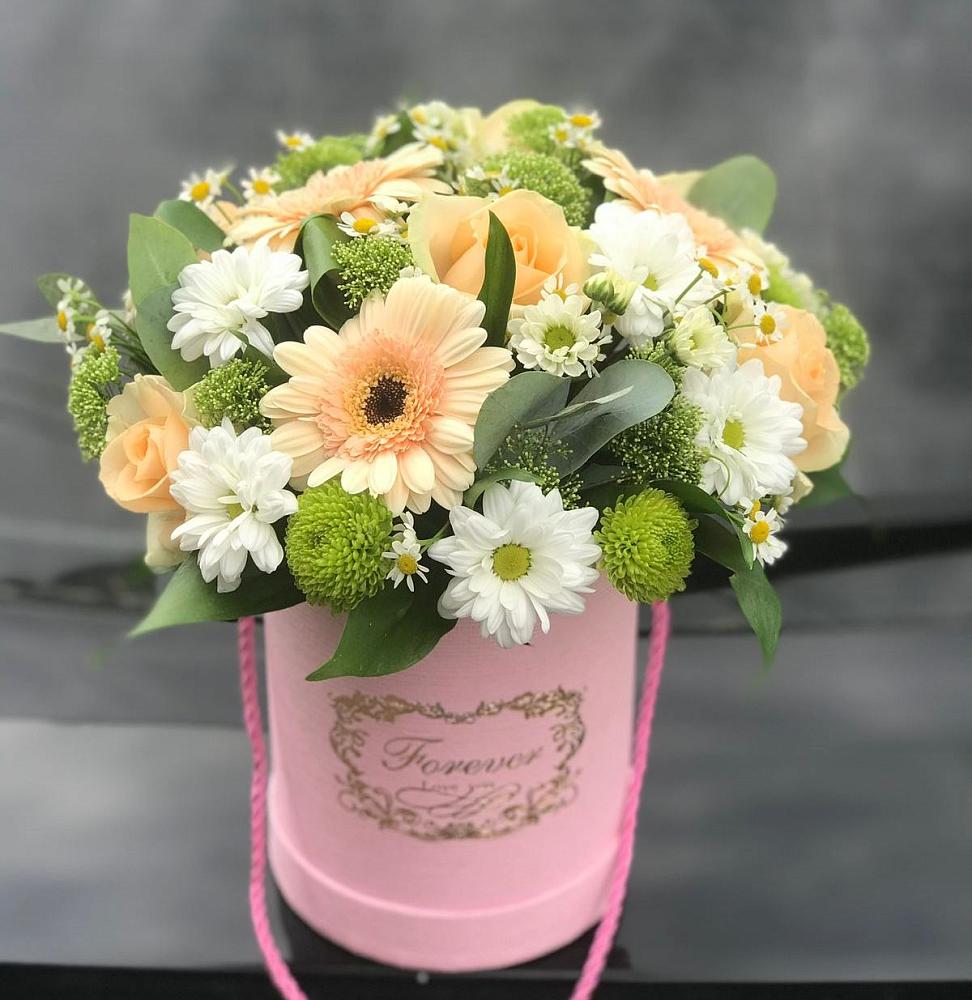 Цветочная композиция из Розы, Герберы и Хризантемы в шляпной коробке в Ярцево