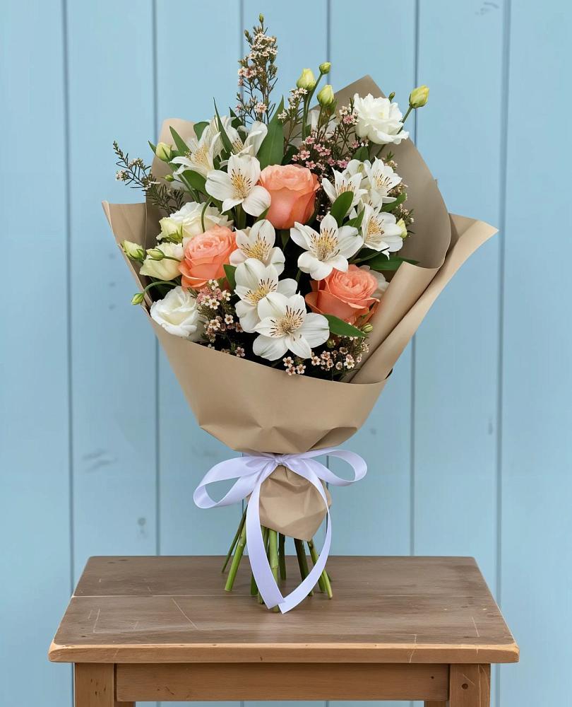 Букет цветов из: Альстромерии, Лизиантусы, Розы и Хризантемы в Ярцево