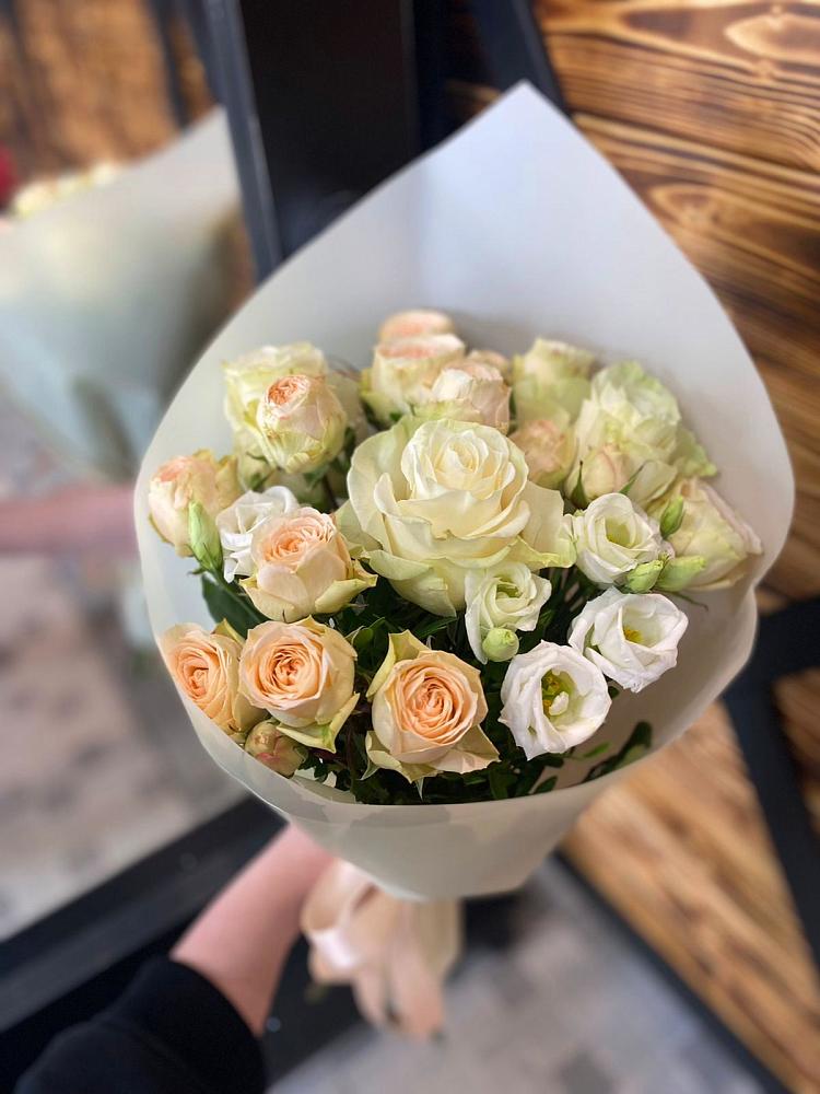 Букет цветов из: Розы и Лизиантусы в Ярцево